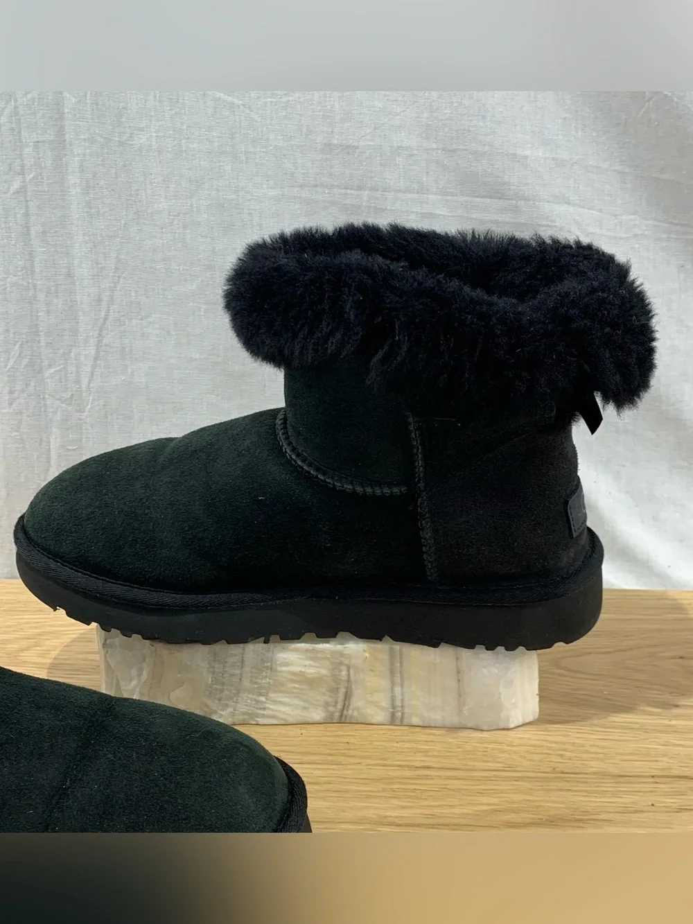 UGG Bailey Button Women’s Size 8 Black Suede Shearling Boots